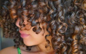 Cheveux : 4 bonnes raisons d’espacer vos shampooings | business-magazine.mu