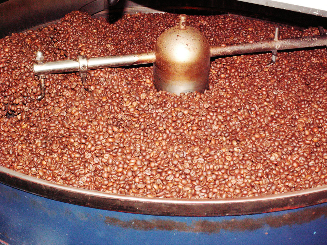 Café La Fournaise se spécialise dans la torréfaction des graines de café.