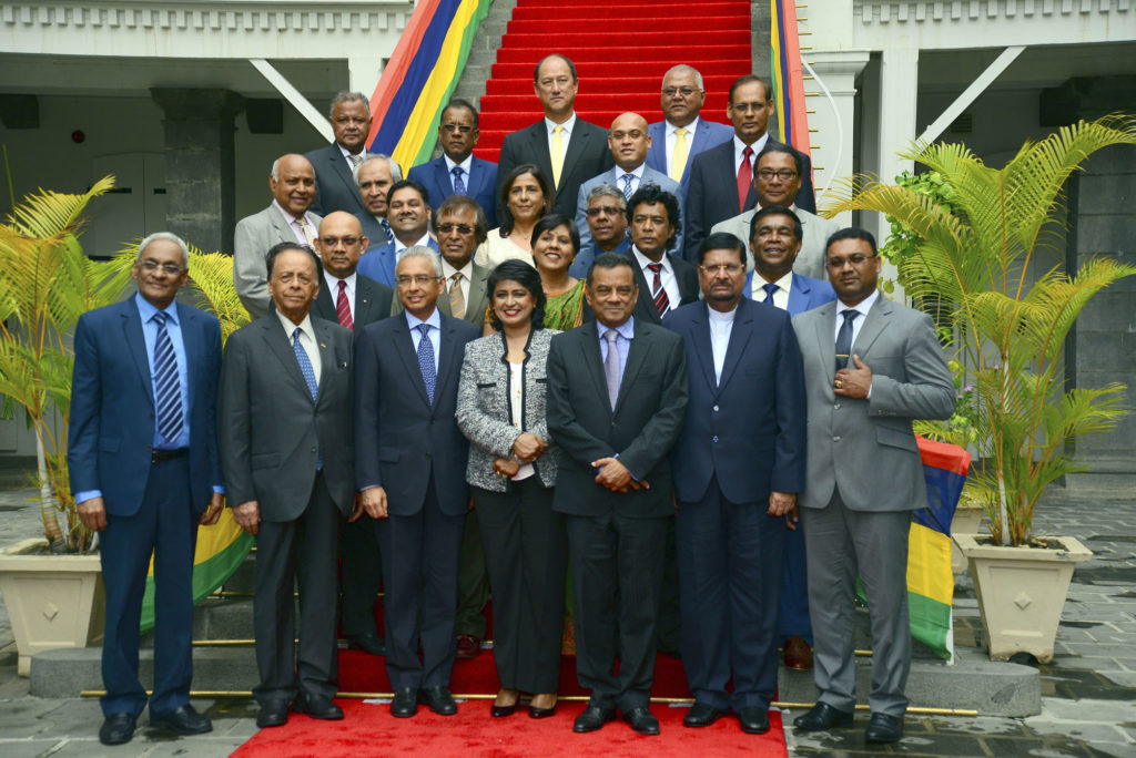 Cabinet: 24 ministres