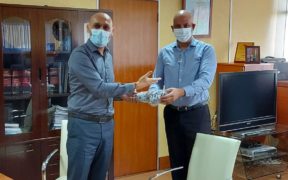 Don de 20 000 masques de World Knits au ministère de la Santé | business-magazine.mu