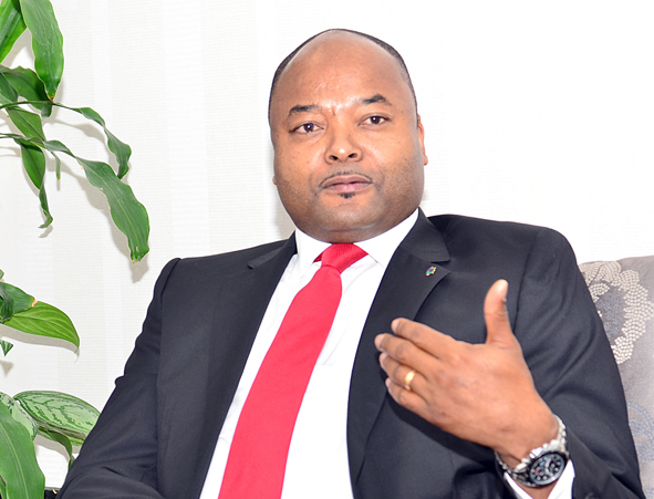 Mathieu Mandeng: Du Cameroun à la tête de la Standard Chartered (Mauritius) | business-magazine.mu