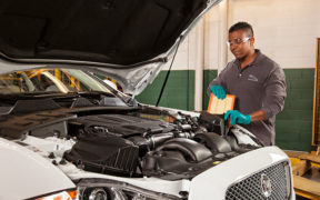 Axess : Jaguar Land Rover cajole ses nouveaux clients | business-magazine.mu