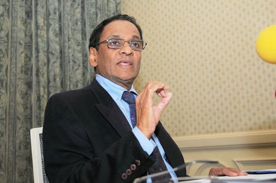 Vishnu Lutchmeenaraidoo : «On peut faire de la politique sans s’insulter» | business-magazine.mu