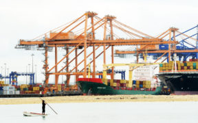 «Go-slow» dans le port: coup dur pour l’économie | business-magazine.mu