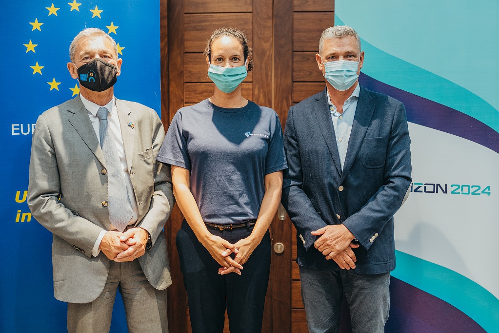 Vincent Degert, Ambassadeur de l’Union Européenne, Martine de Souza, Responsable du CSR à IBL, et Arnaud Lagesse, Président de la FJL et d’IBL